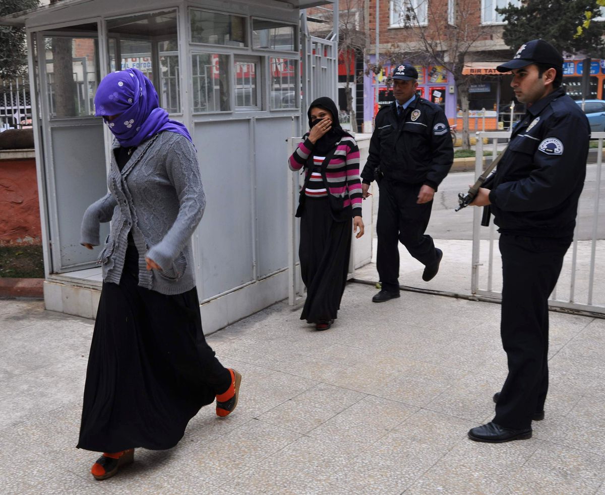 İmamın Evinden Hırsızlık Yapmak İsteyen 2 Kadın Yakalandı