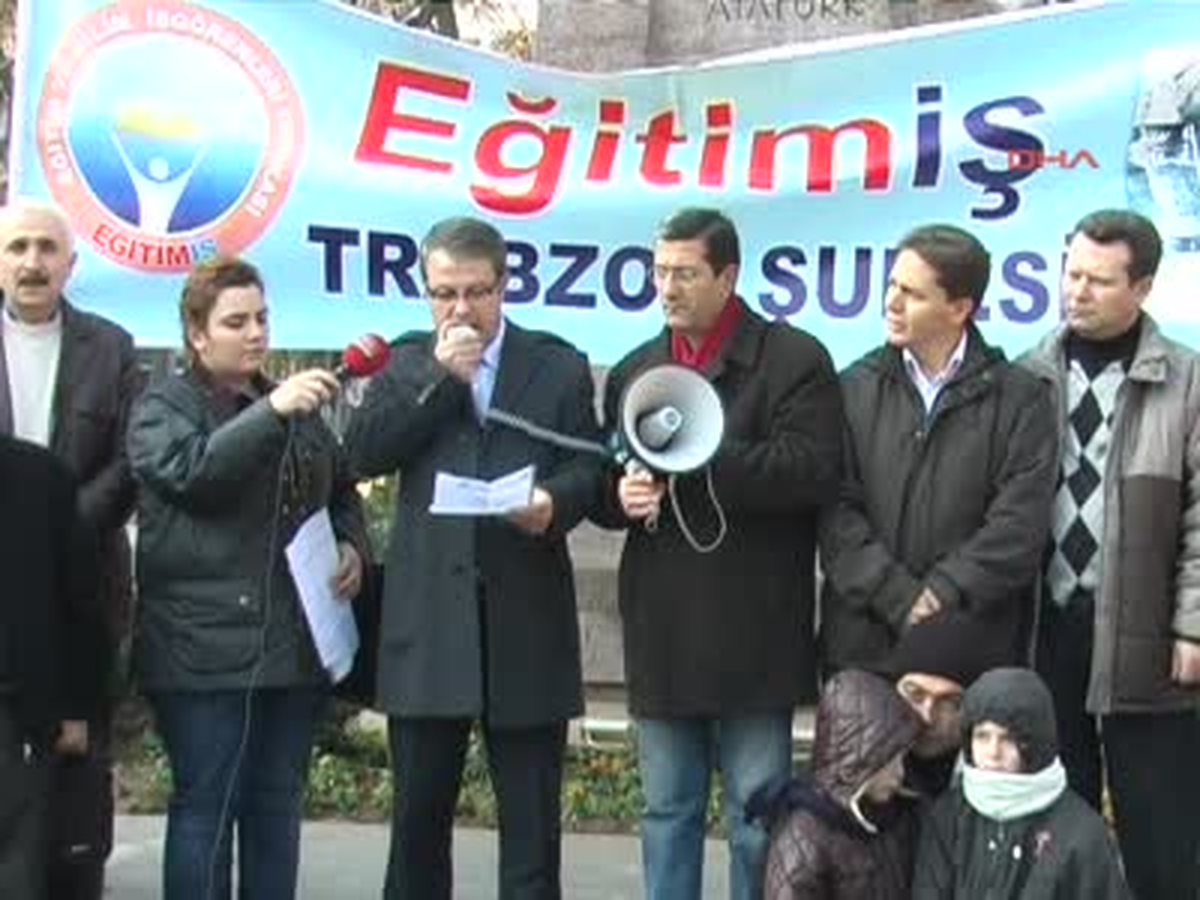 İş Üyeleri Bordro Yakıp, Hükümeti Protesto Etti