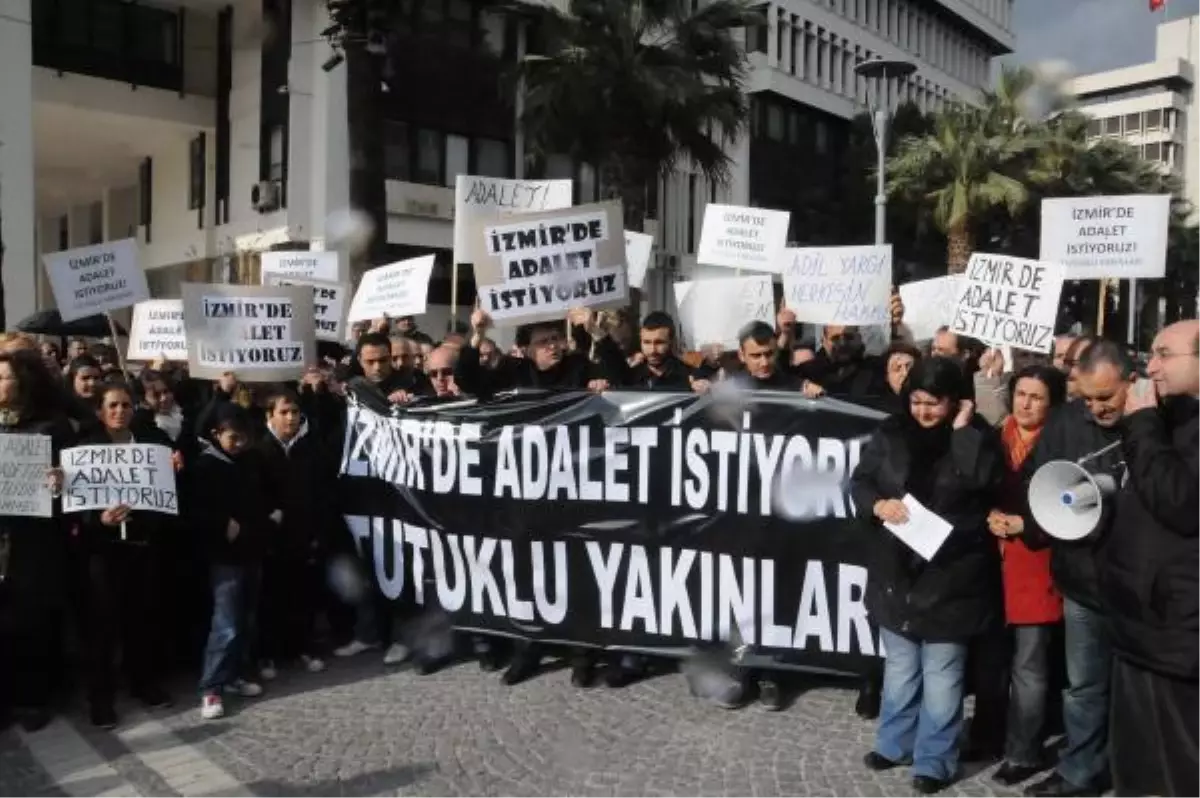 İzmir'de Büyükşehir Tutuklamalarına Protesto