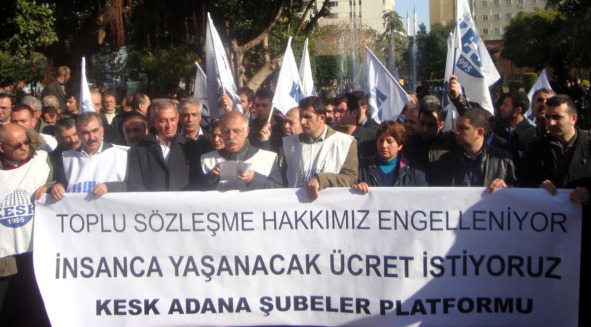 Kamu Çalışanları 'Bordro' Yaktı