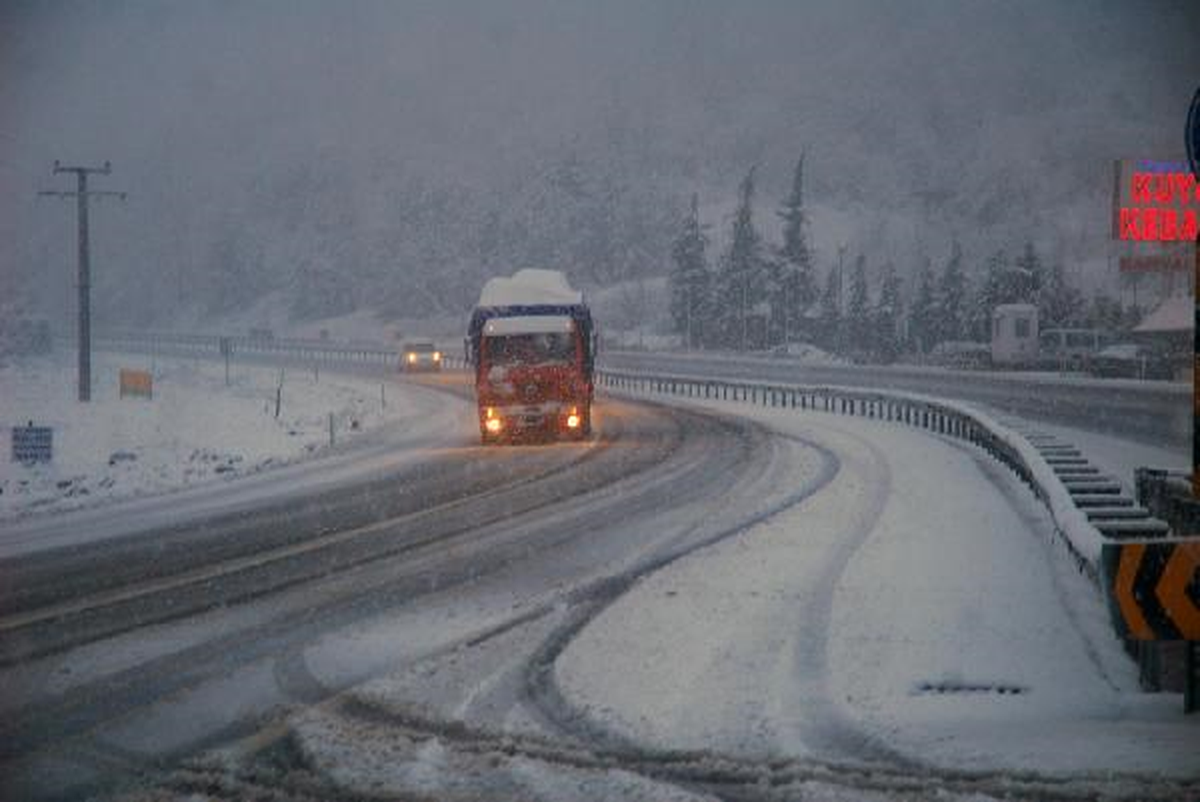 Kar Bursa\'da Yaşamı Olumsuz Etkiledi (2)