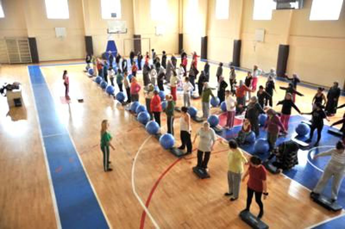 Kepez\'de Ev Hanımları Güne Spor ile Başlıyor