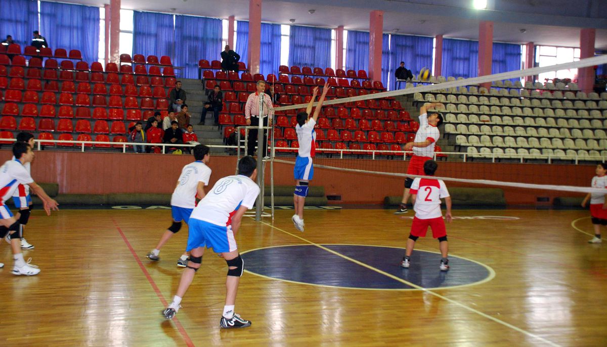 Küçük Erkekler Voleybol Turnuvaları Devam Ediyor