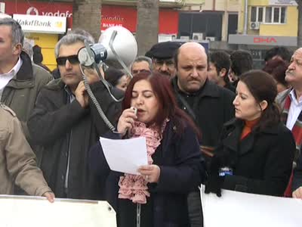 Memur Maaş Zammına, Bordro Yakarak Protesto