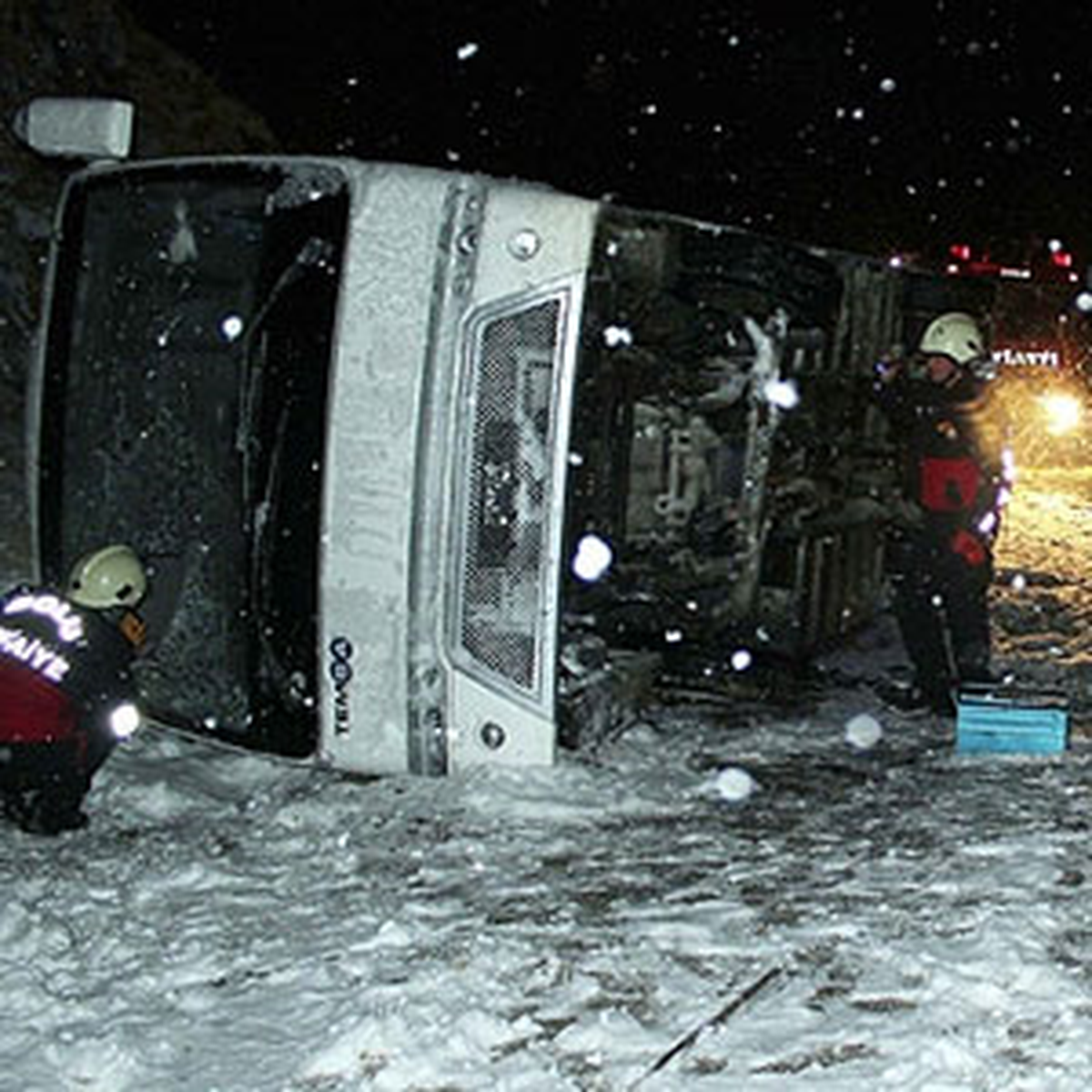 Minibüs Devrildi: 16 Yaralı