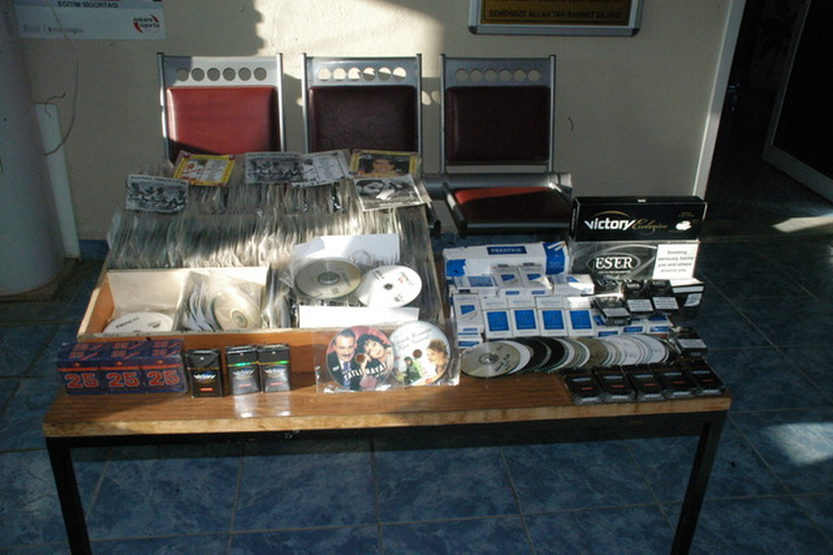 Orhaneli\'de Kaçak Sigara ve Cd Operasyonu