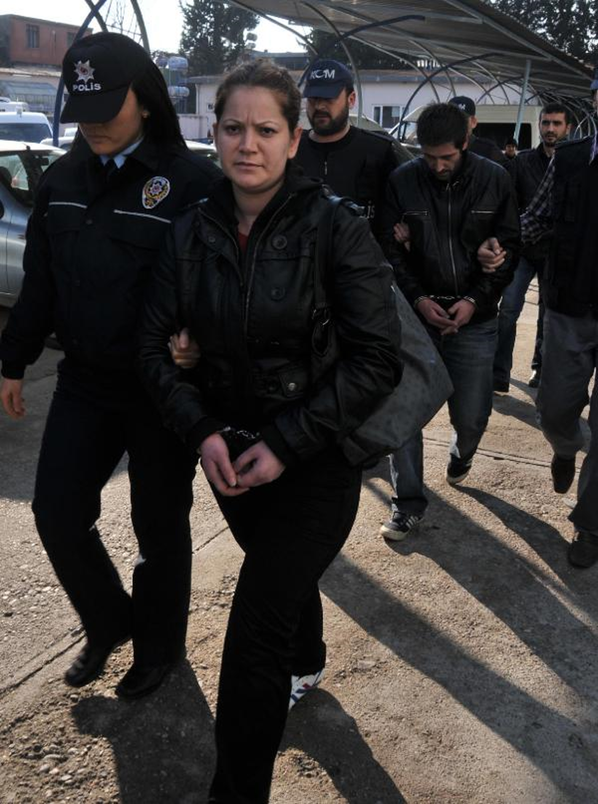 \'Şüpheli\' Araçtan Kalaşnikof Çıktı