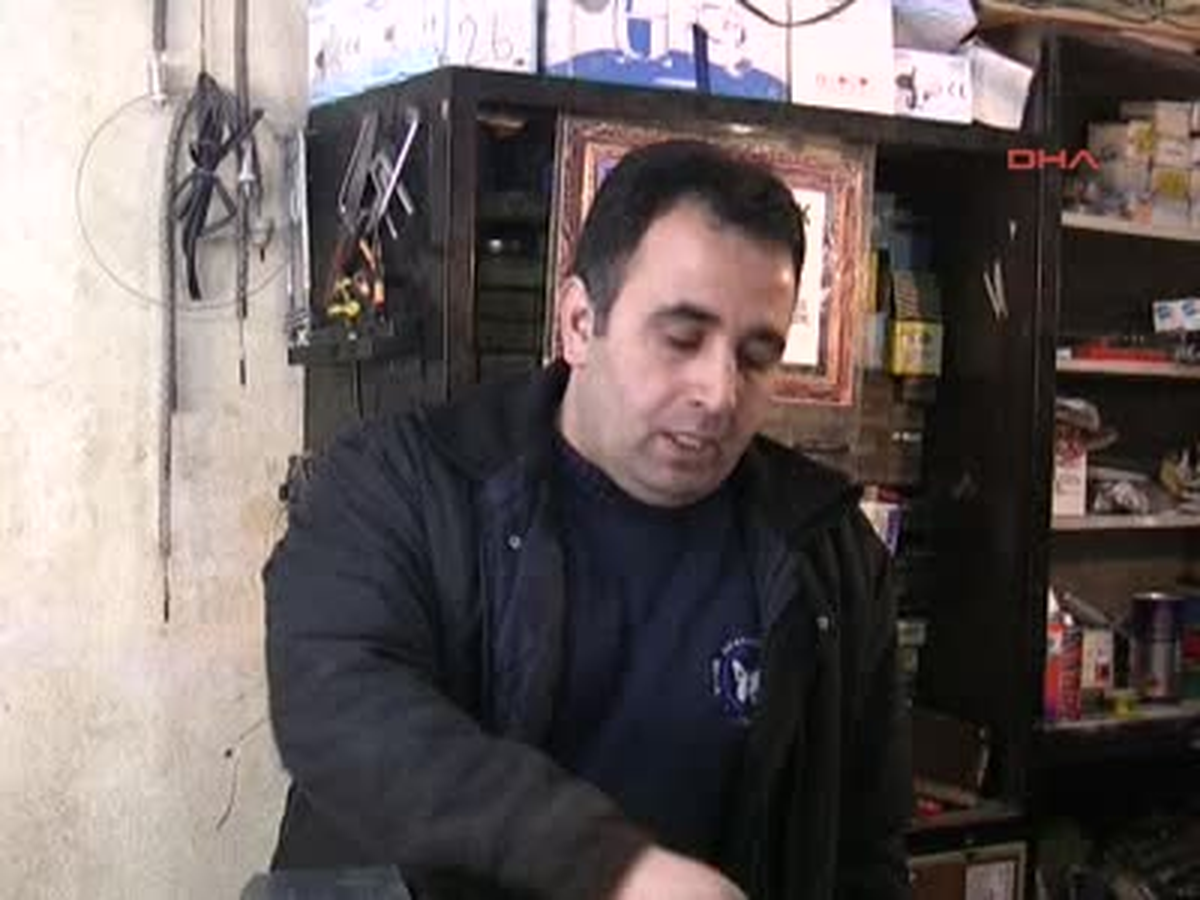 Televizyonun İçinden El Bombası Çıktı