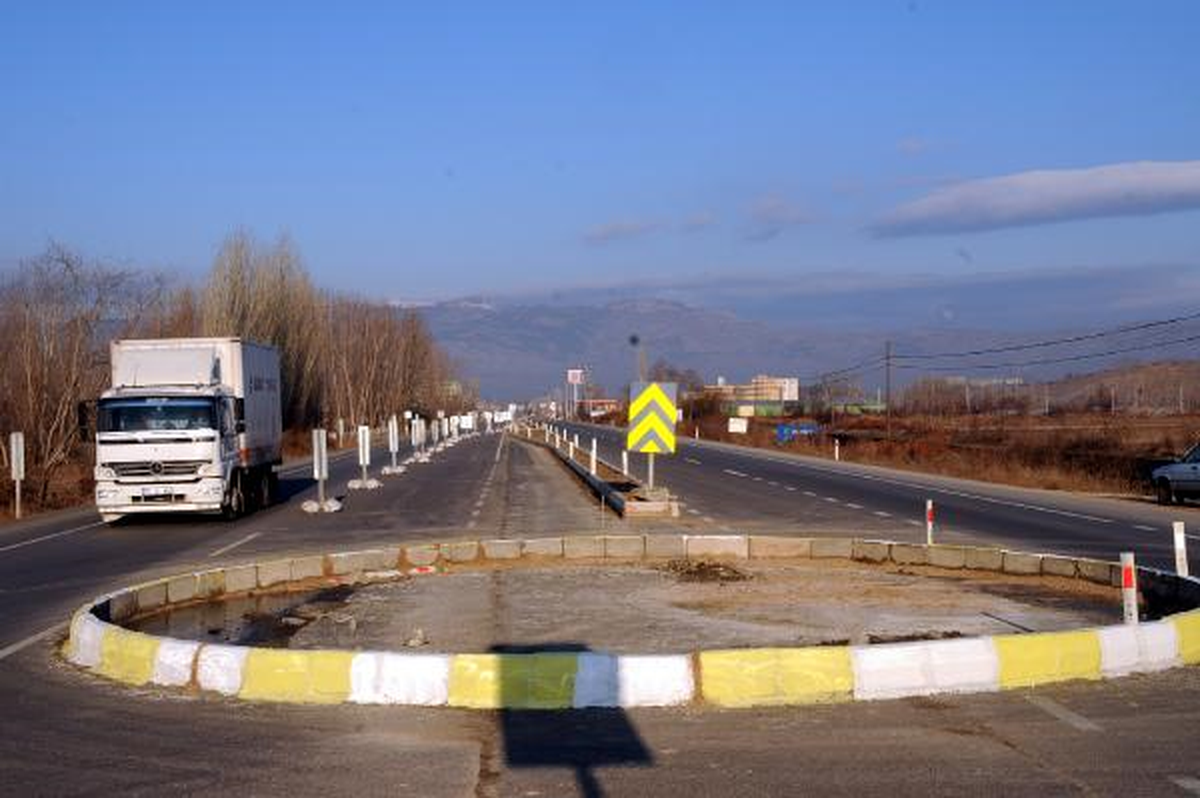 Tokat-Amasya Karayolunda İlginç Kavşak