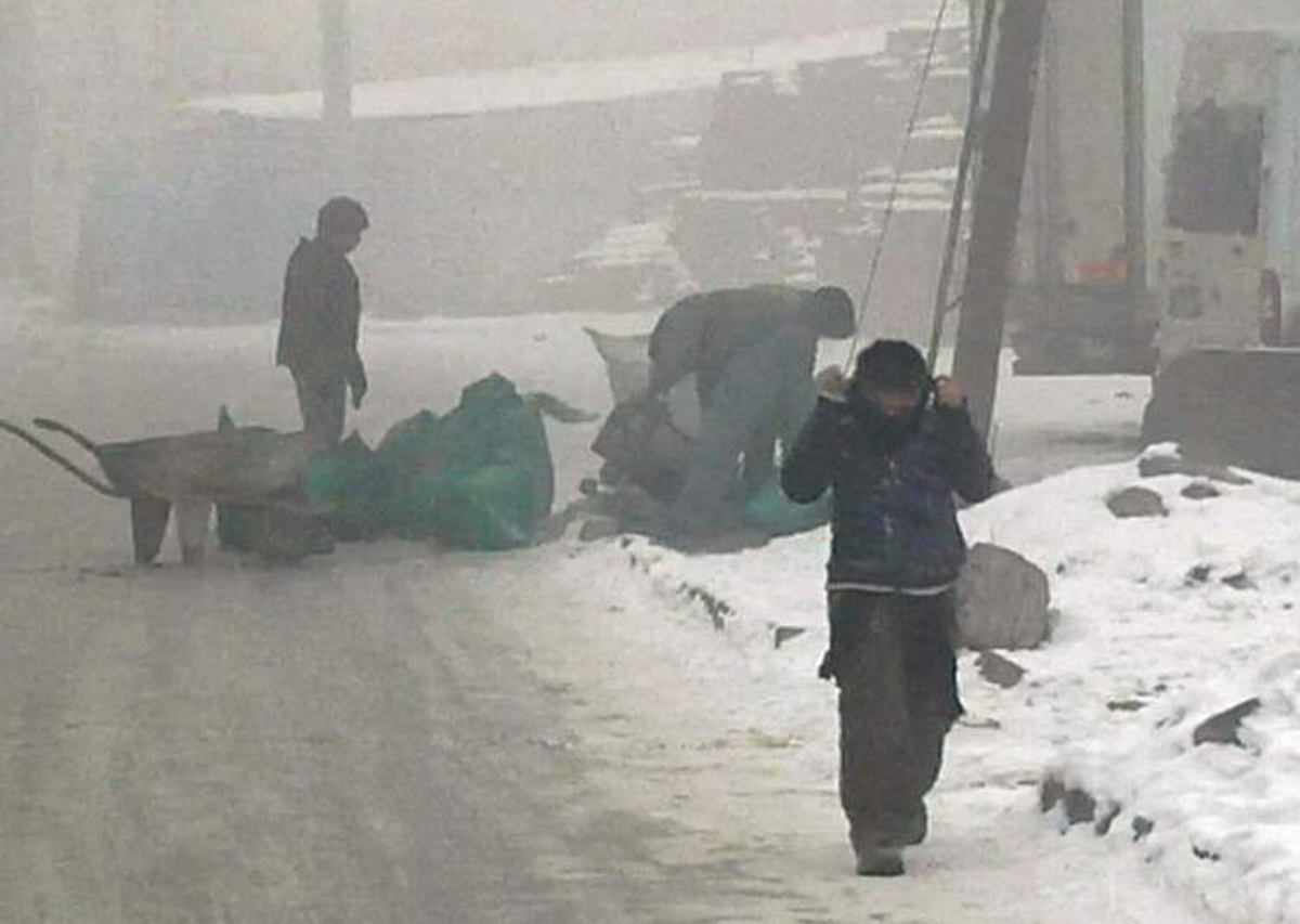 Yaşıtları Okula Onlarsa Çöplüklere
