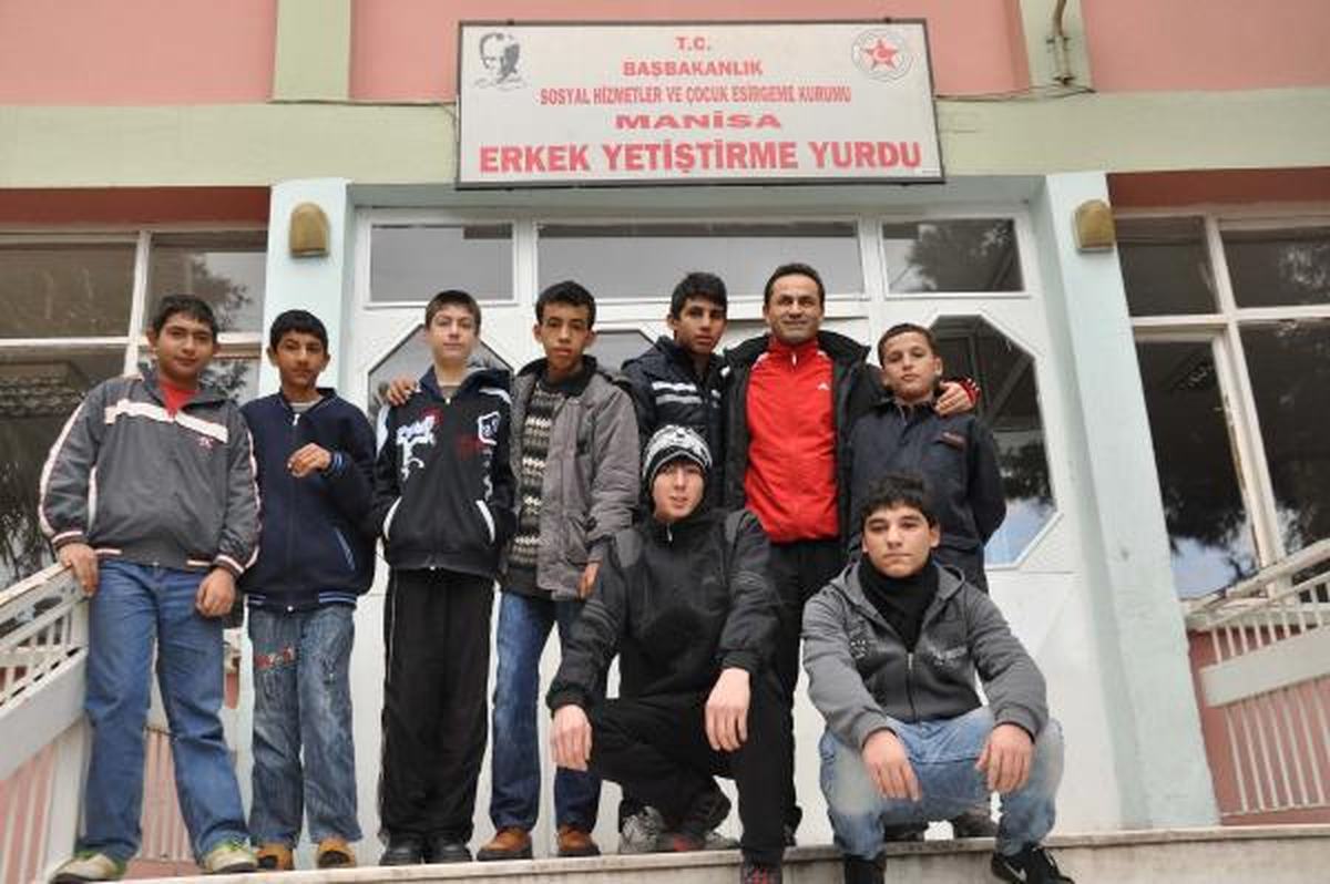 Yurtta Yetişti, Şimdi Öğretmen Olarak Görev Yapıyor