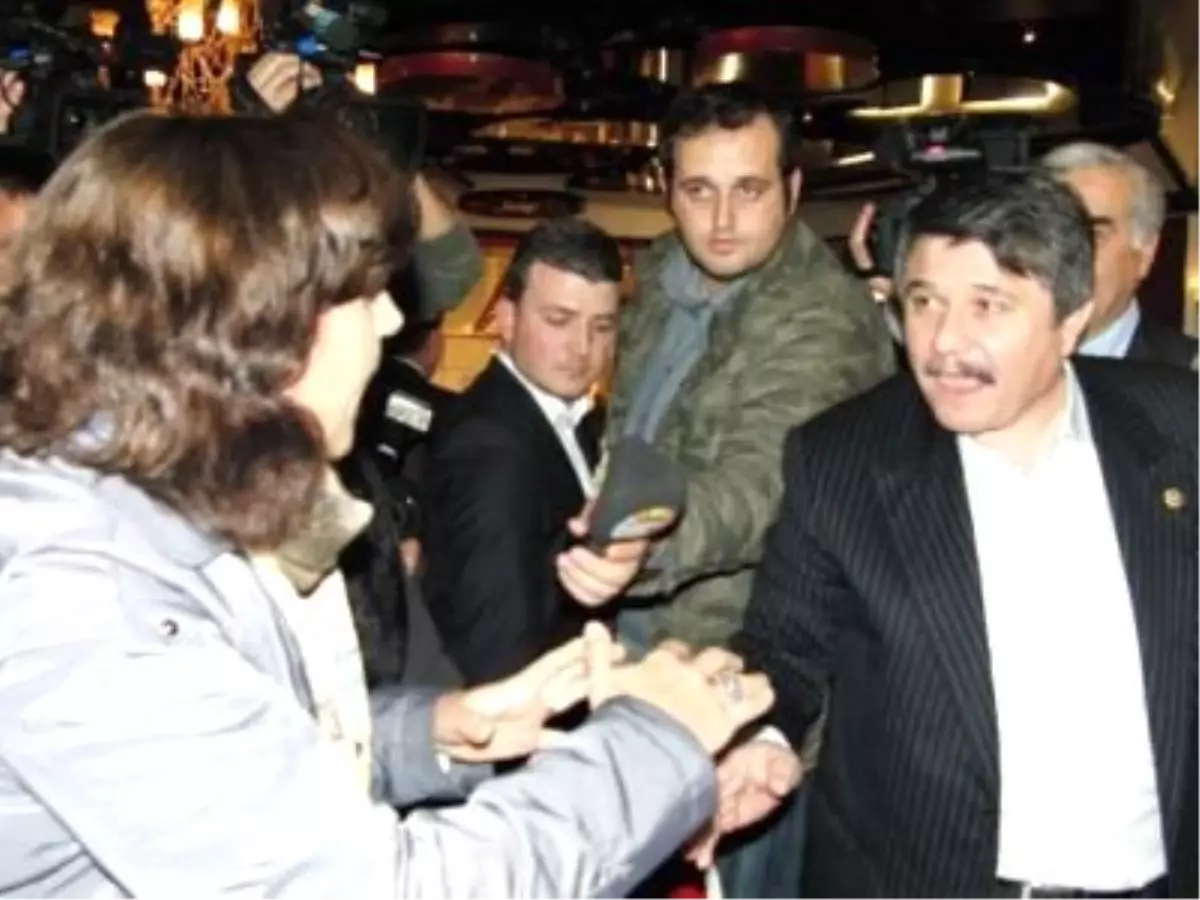 AK Parti\'li Tanrıverdi ile Muhtarlar Arasında Gerginlik