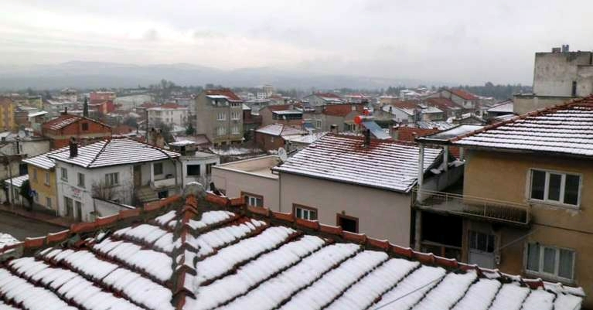 Balıkesir'de Kar Gitti Soğuk Geldi