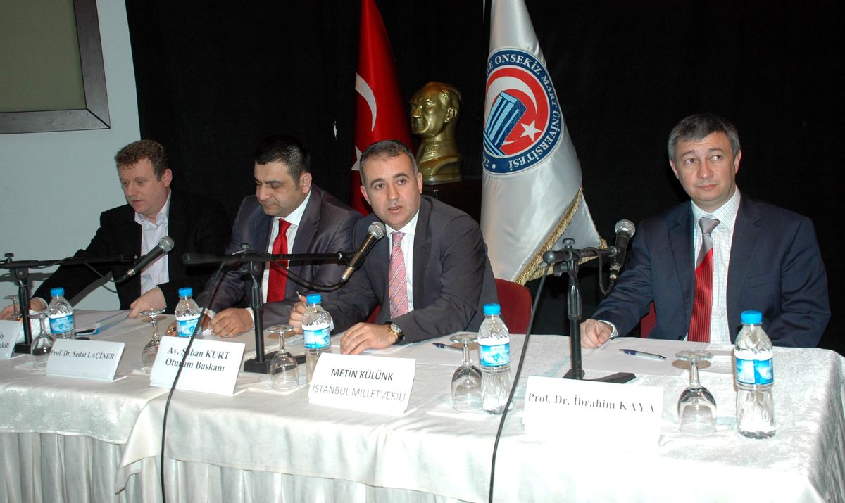 Çanakkale\'de "Yeni Demokratik Anayasa" Paneli