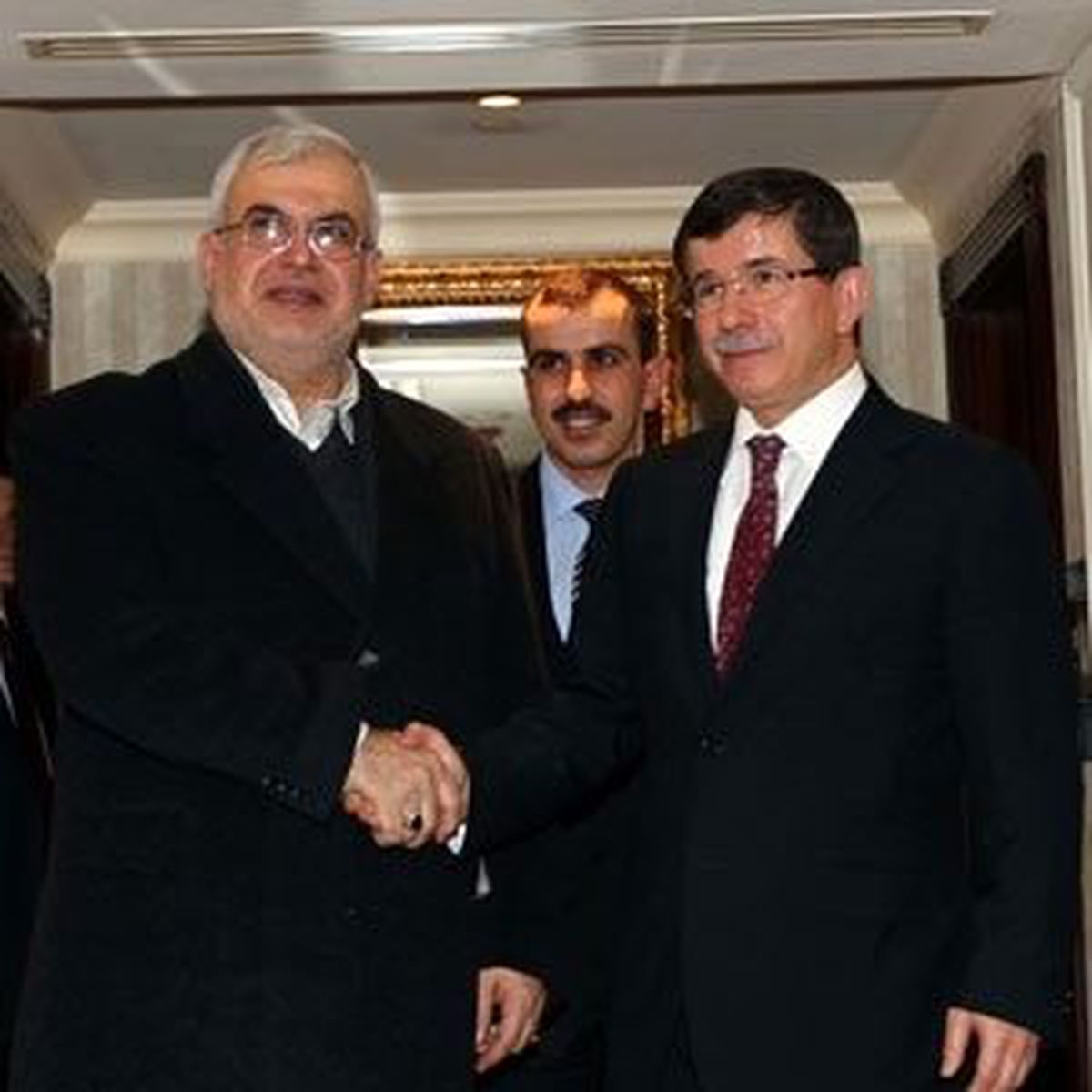 Davutoğlu, Hizbullah Grup Lideri Raad ile Görüştü