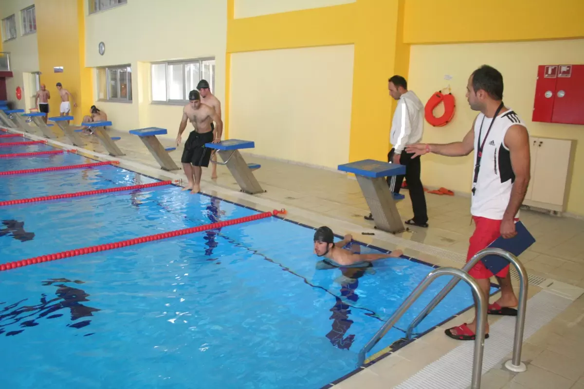 Erzincan\'lıların Soğuk Havada Havuz Keyfi