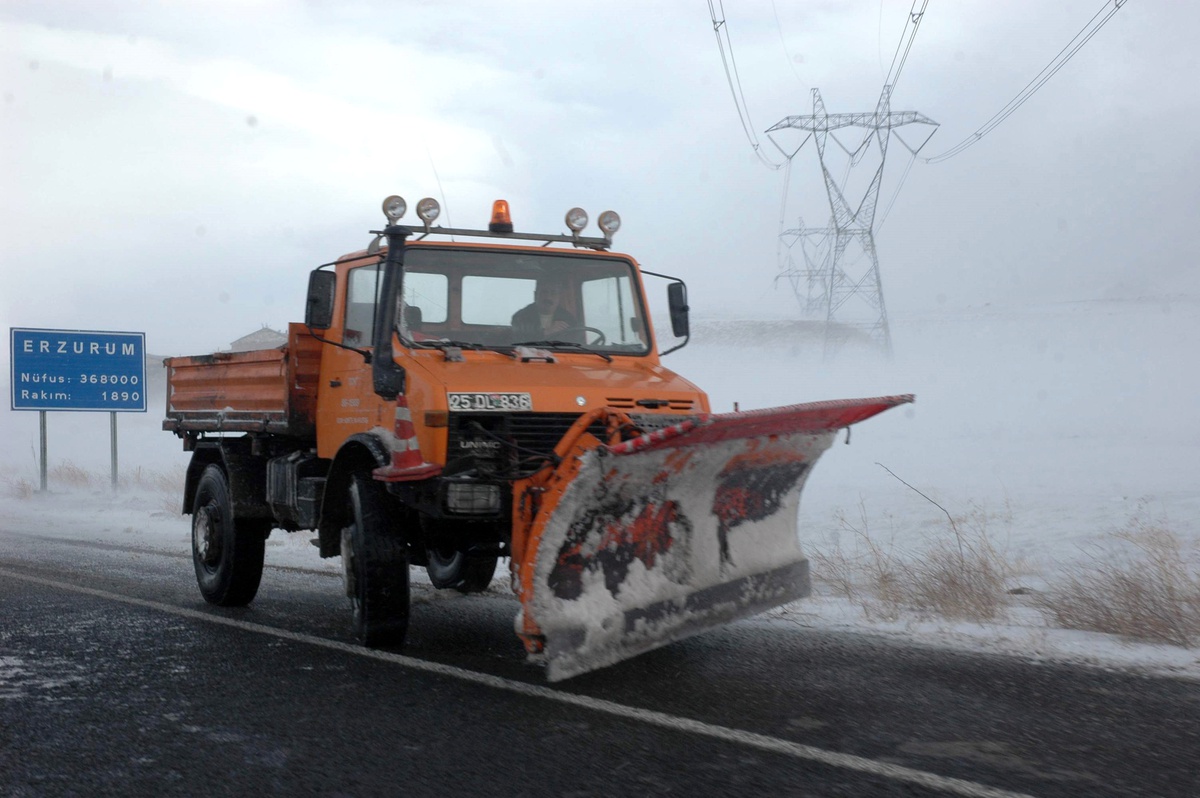 Erzurum'da Kar ve Fırtına, Hayatı Olumsuz Etkiliyor