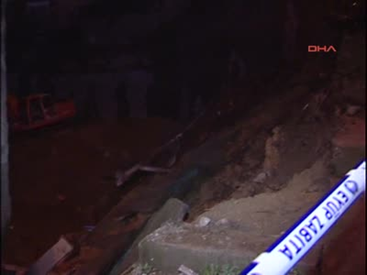 İstinat Duvarı Çöktü, Vatandaşlar Sokağa Döküldü
