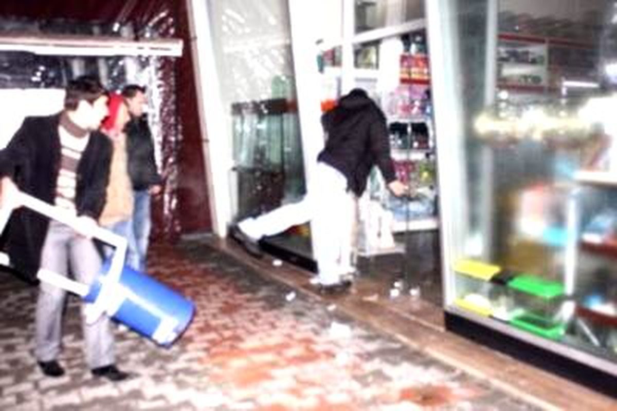 İzmit\'te Bir Alışveriş Merkezinde Büyük Yangın (2)
