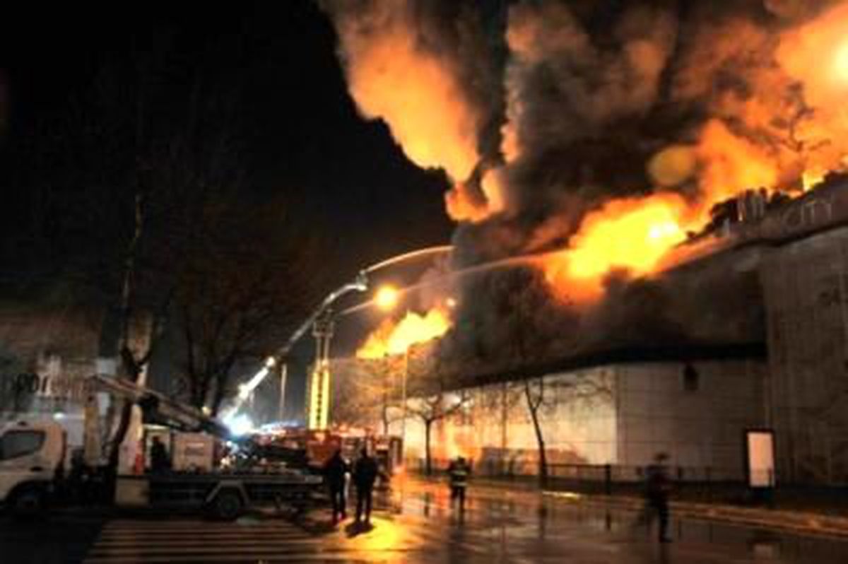 İzmit\'te Korkutan Yangın(1)