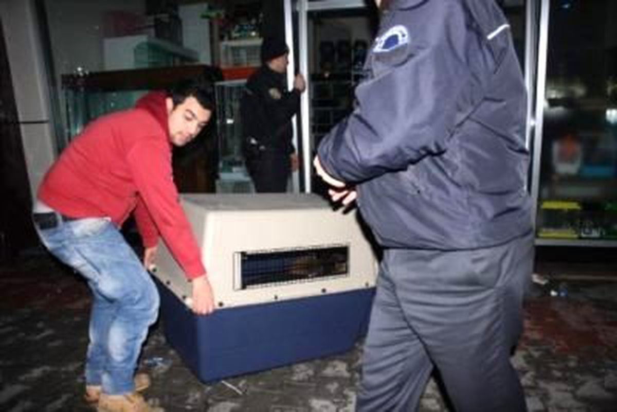 İzmitek1 İçinde 100\'e Yakın Mağaza Bulunan Alışveriş Merkezi Yandı