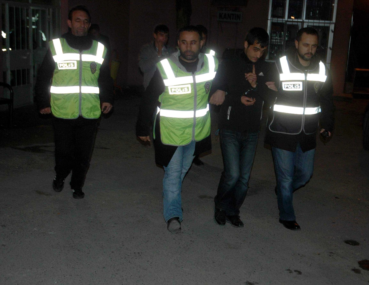 Kadınlar Pazara Gitti, Hırsızlar Eve Girdi