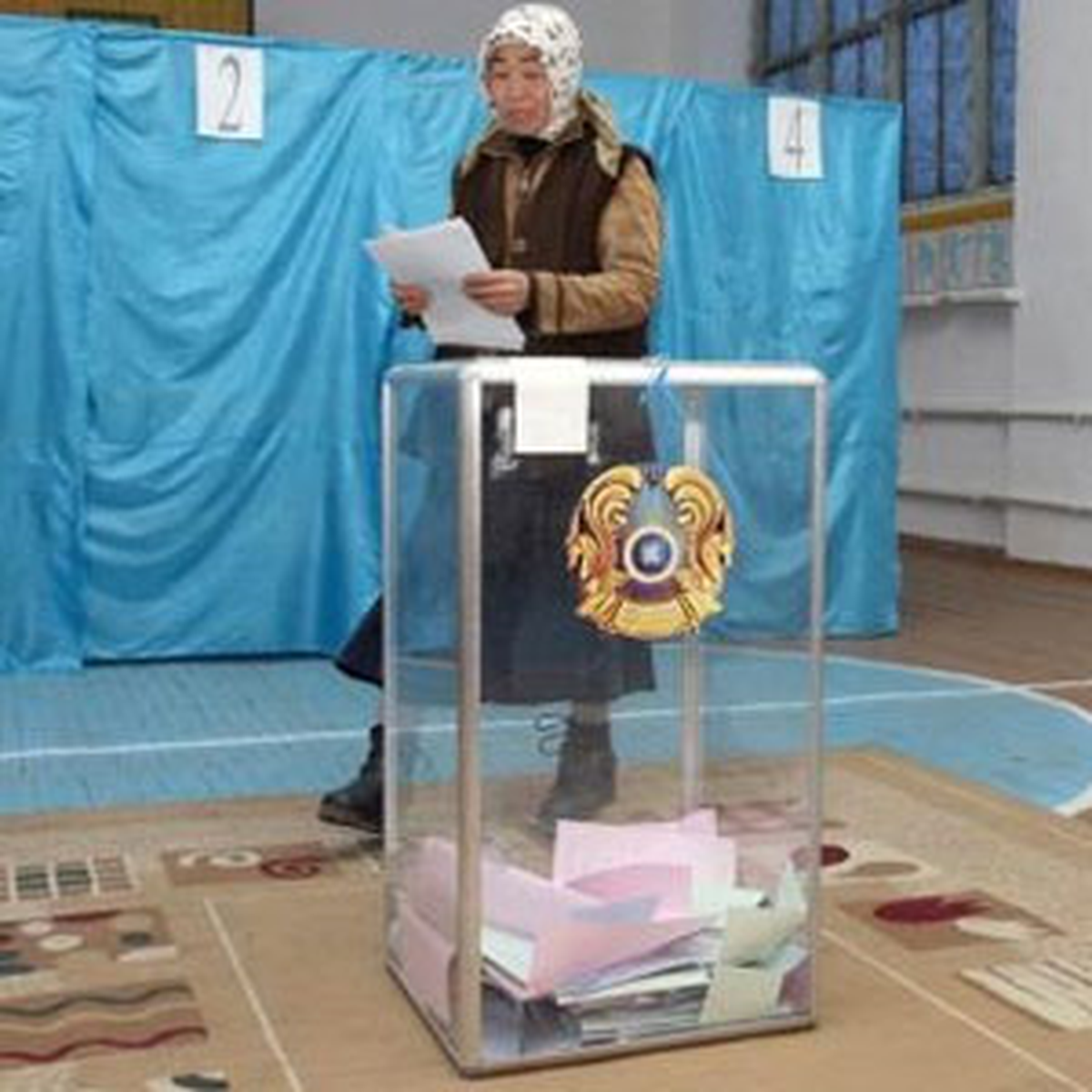 Kazakistan\'da Sandıklar Kapandı