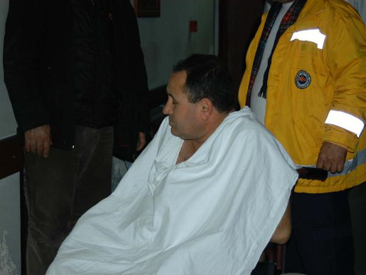 Köy Muhtarını Av Tüfeğiyle Vurup Yaraladı