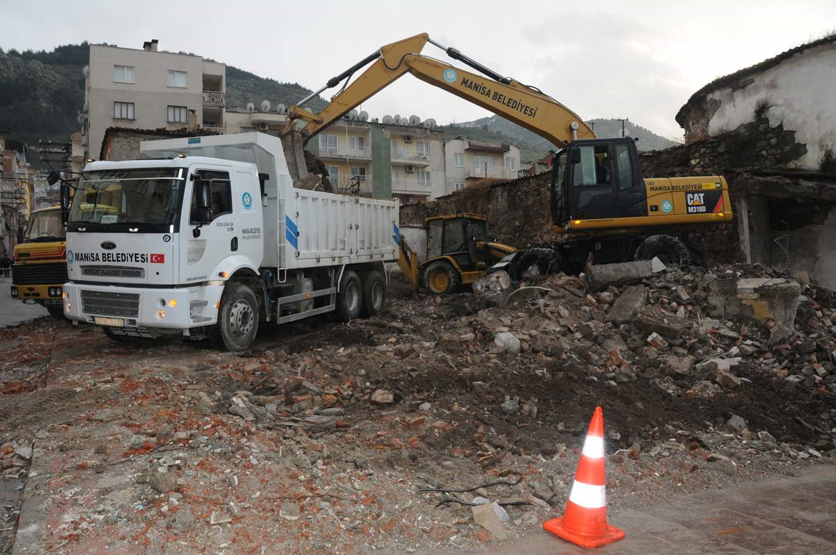Manisa\'da Tarihi Yapılar Gün Yüzüne Çıkıyor