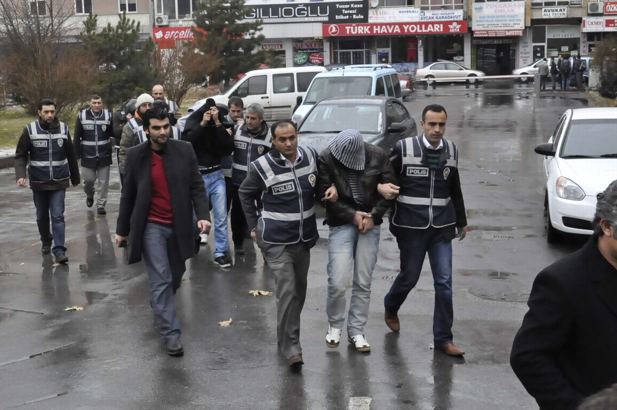 Maskeli Soyguncular Yakalandı
