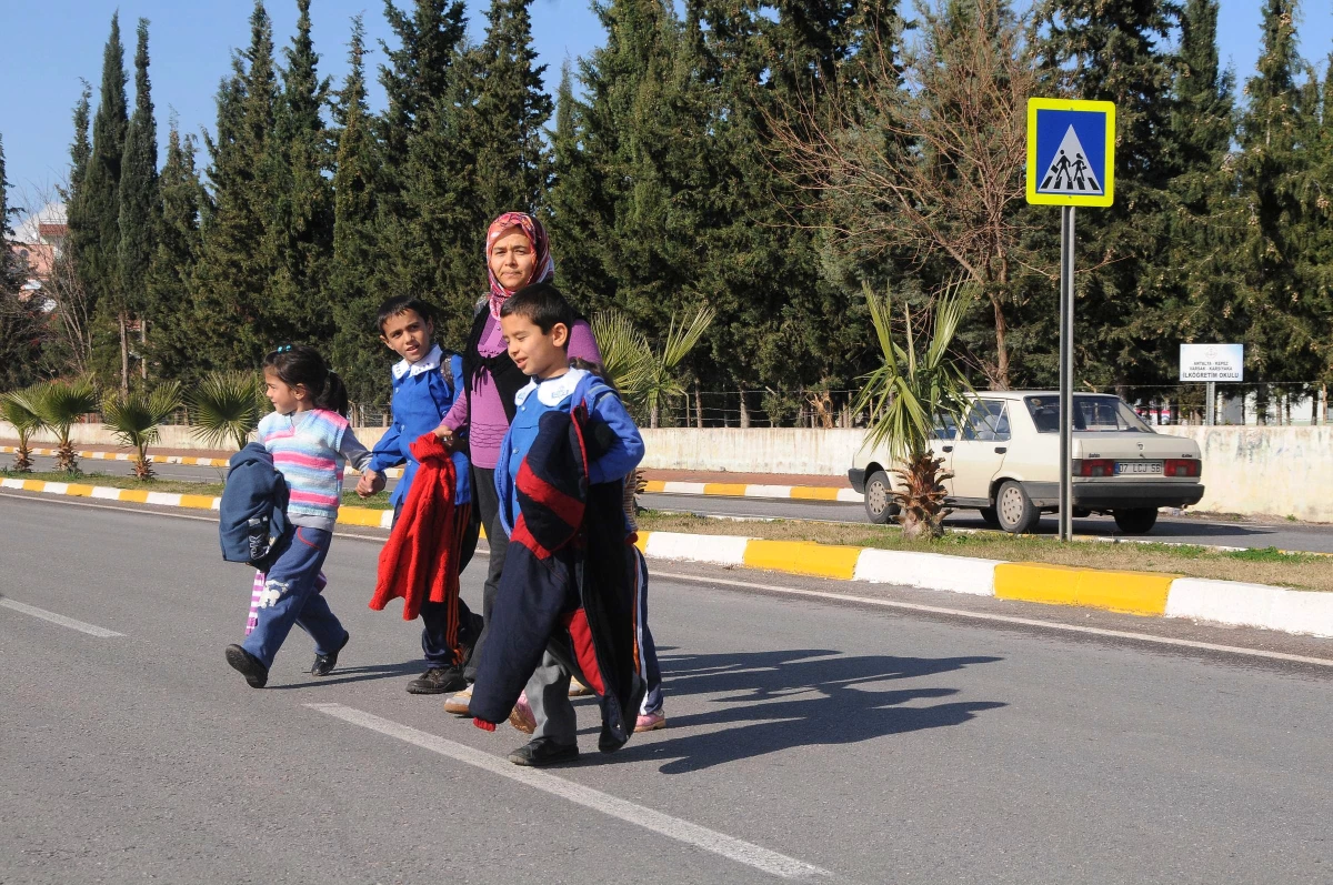 Öğrencilerden Trafik Uyarısı