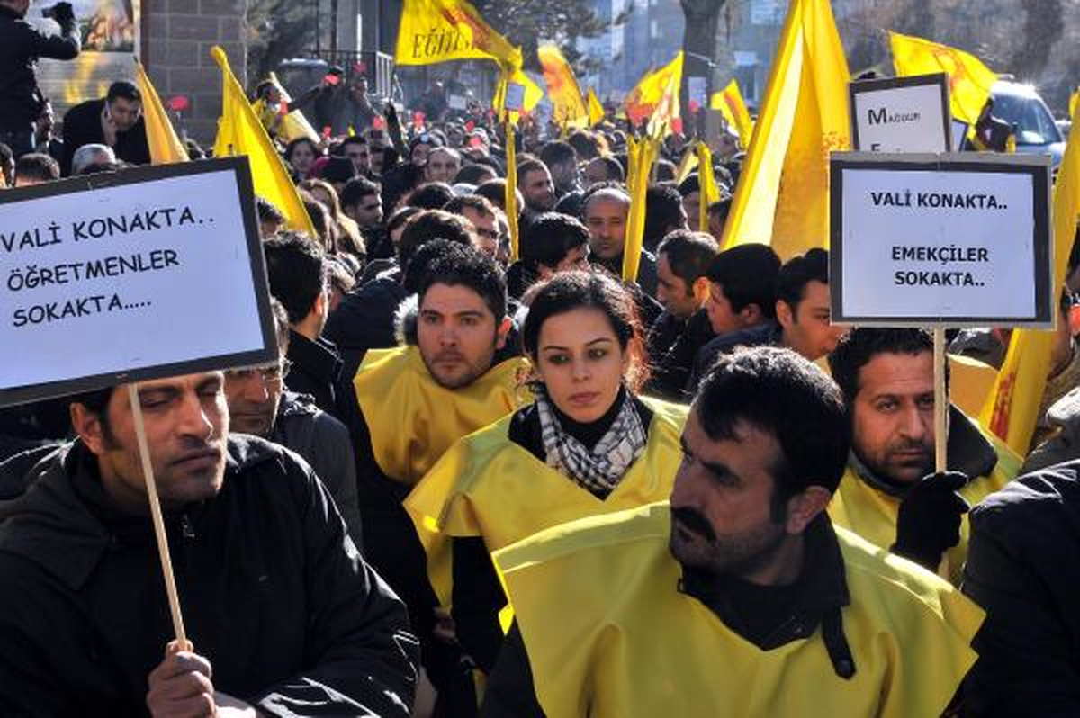 Öğretmenler, Kaldırımda Yürümek İstemedi
