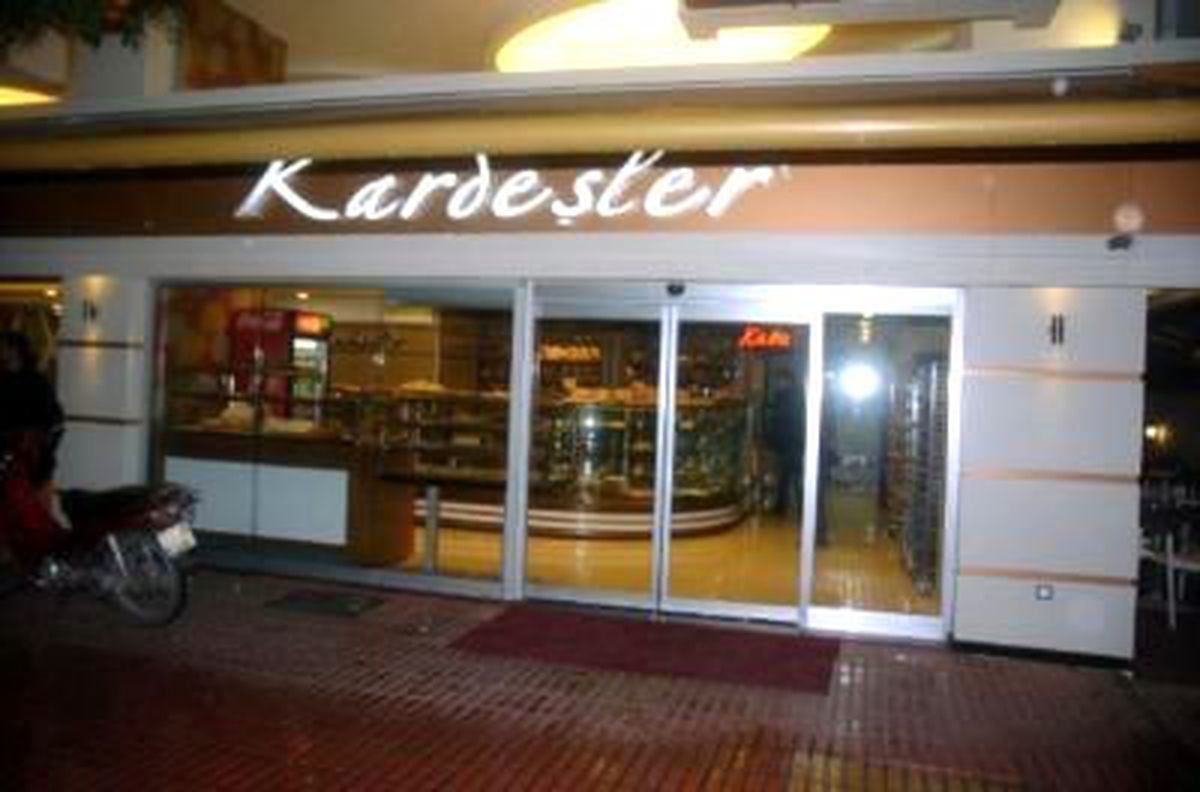 Pastaneyi Bıçakla Soydular