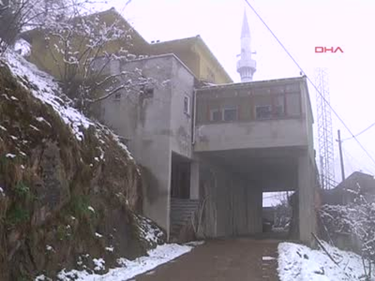 Üstü Cami, Altı Yol