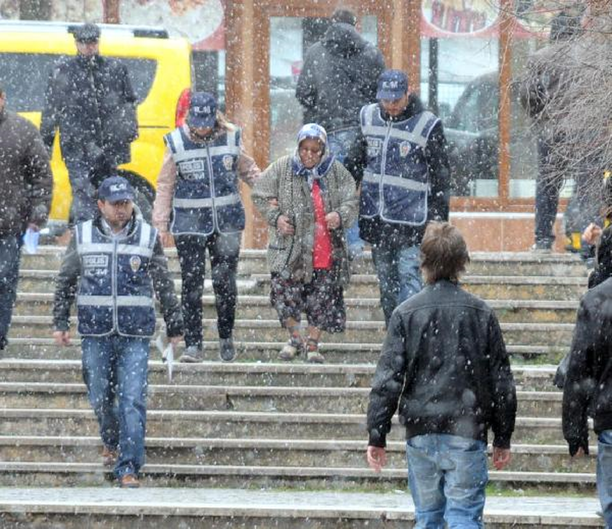 63 Yaşındaki Kadın, \'Uyuşturucu Satmak\'tan Gözaltında