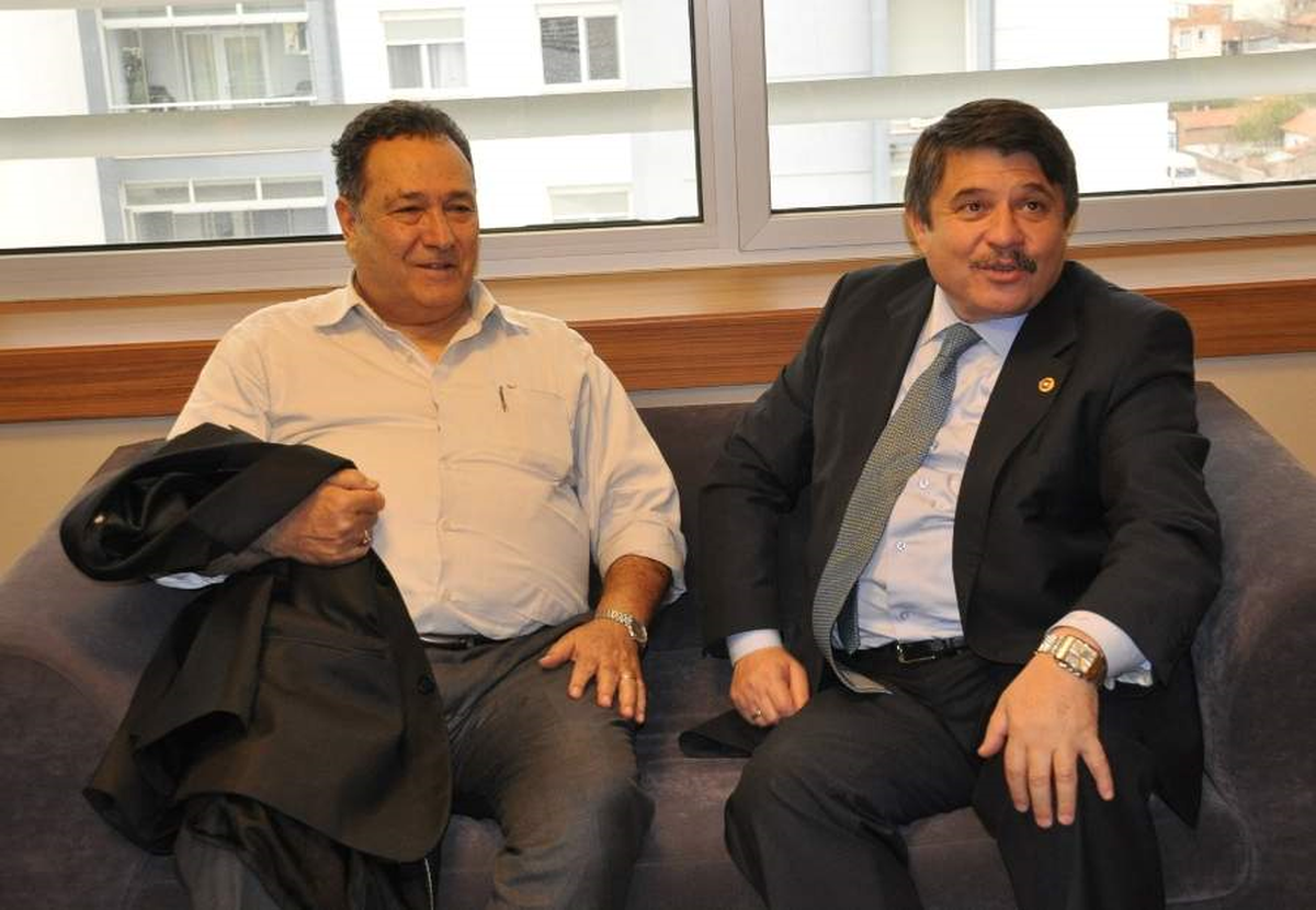 Arınç'ın Ağabeyine 'Geçmiş Olsun' Ziyareti