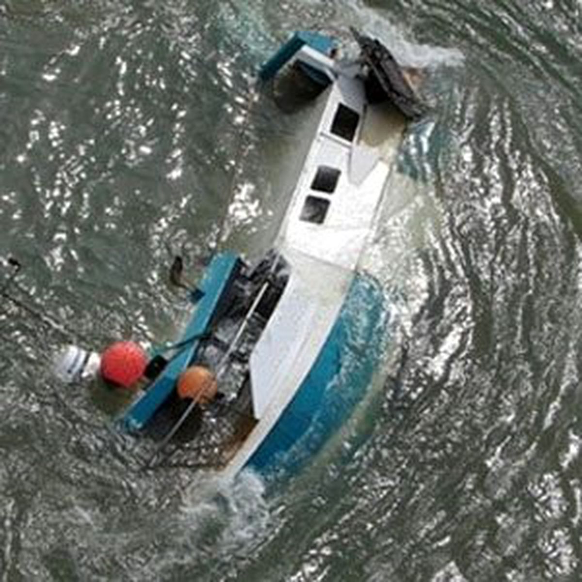 Arnavutluk\'ta Tanker Battı