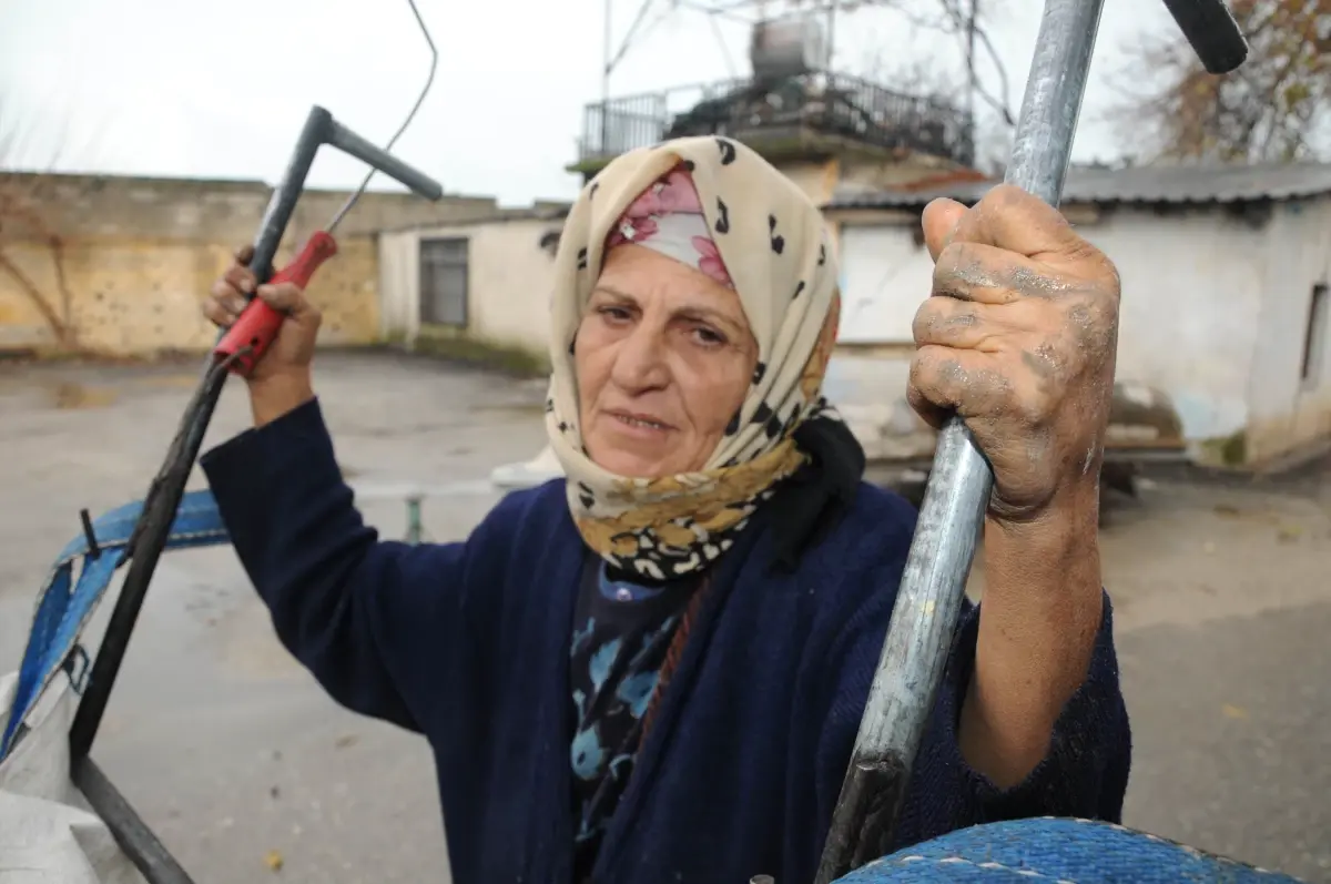 Asker Oğlu İçin Çöpten Atık Topluyor