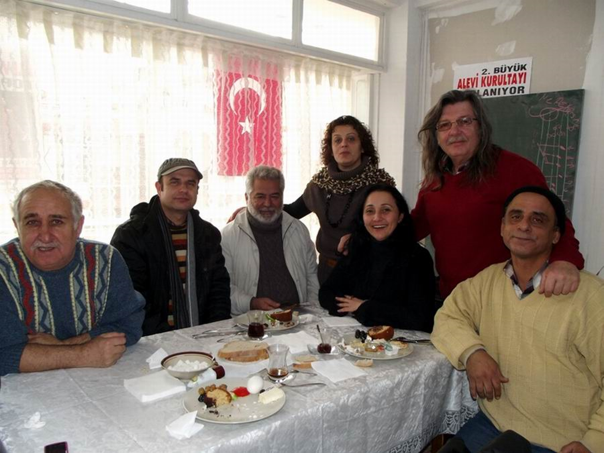 Ayvalık'ta Pir Sultan'dan Dayanışma Kahvaltısı