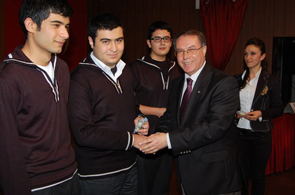 Başarılı GKV\'li Öğrenciler Ödüllendirildi