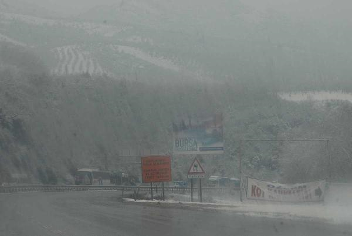 Bursa-İstanbul Karayolu Kazalar Nedeniyle 2 Saat Kapandı