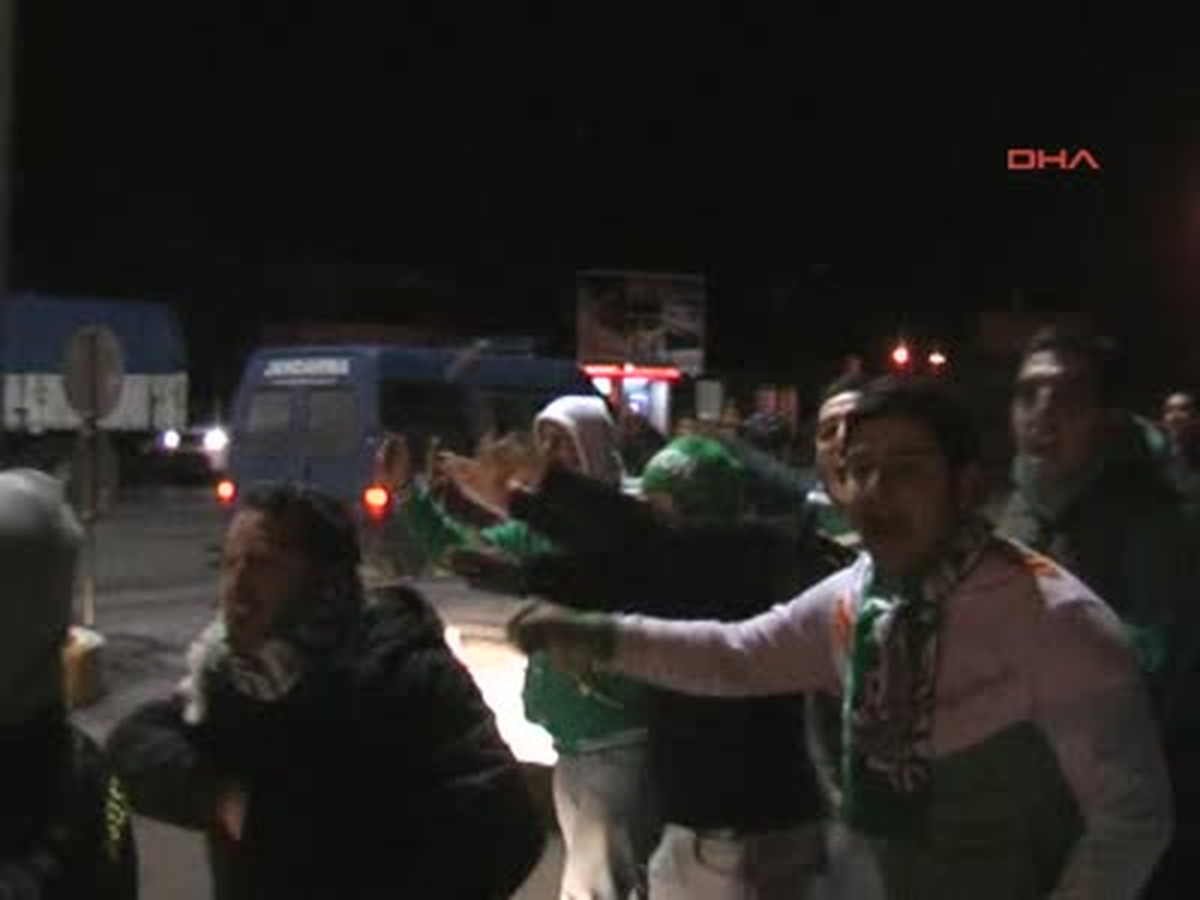 Bursaspor Meşalelerle Karşılandı
