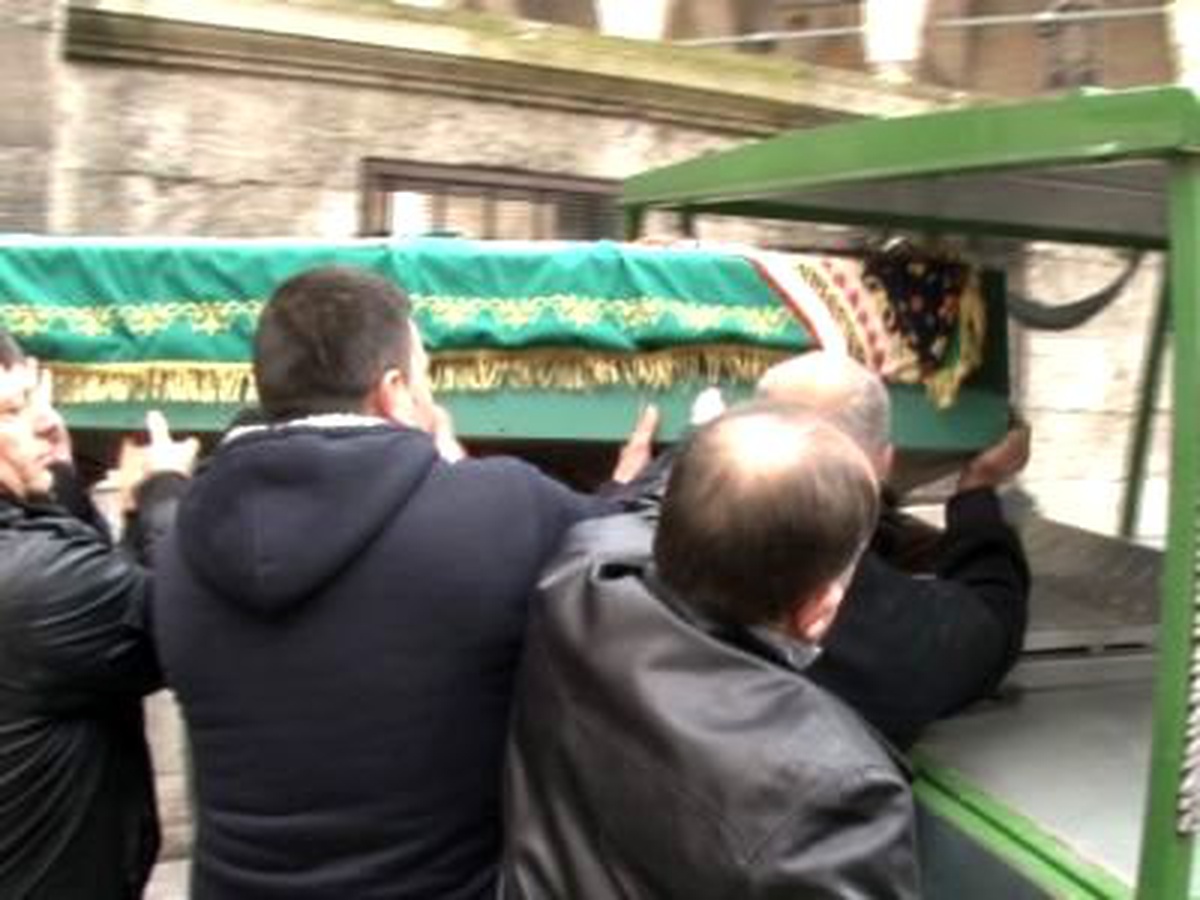 Deniz Dumlupınar İstanbul\'da Toprağa Verildi