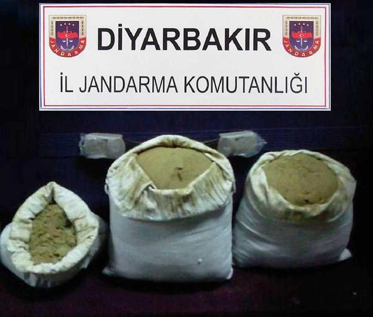 Diyarbakır\'da Bir Minibüste 200 Kilo Toz Esrar