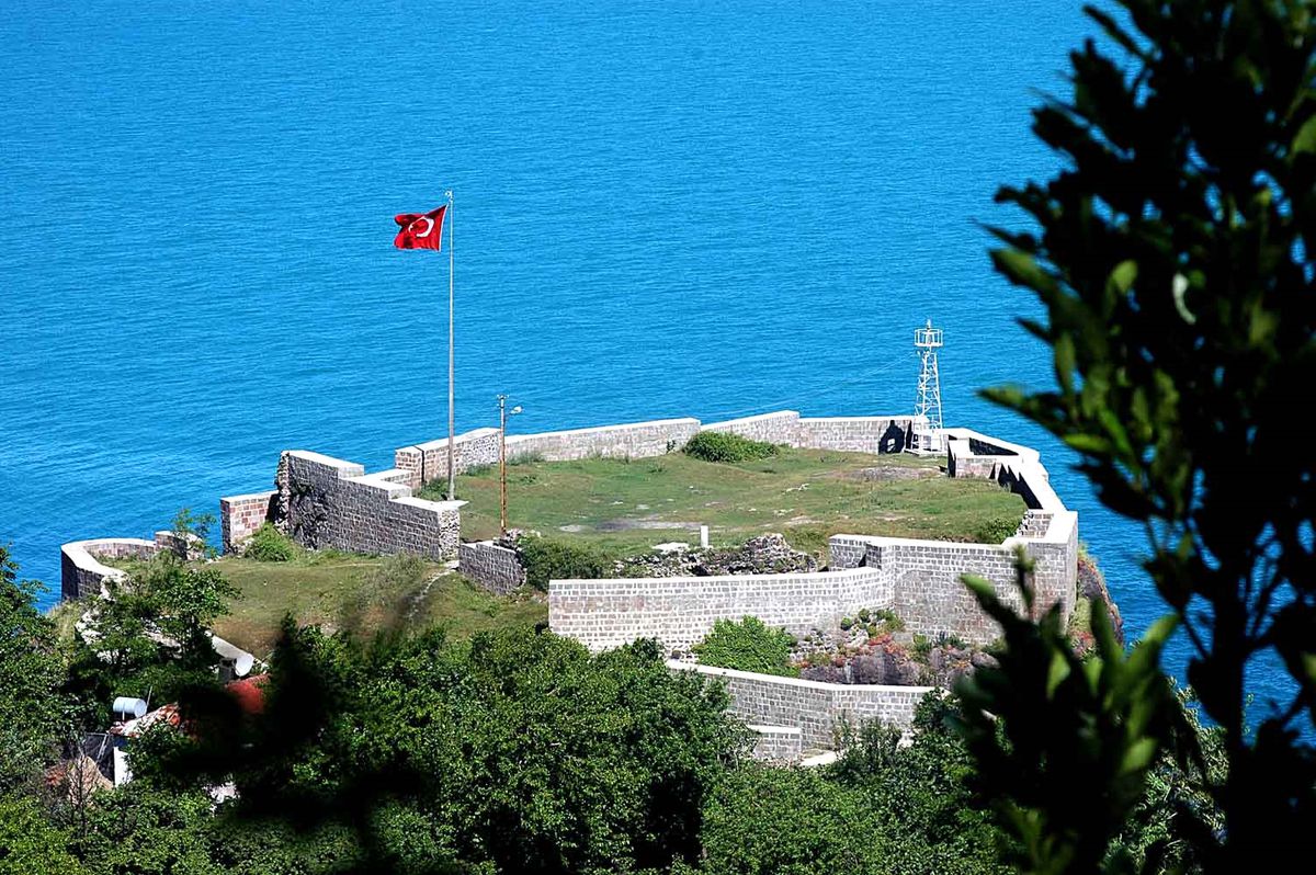 Eynesil Kalesi Turizm Merkezi Oluyor