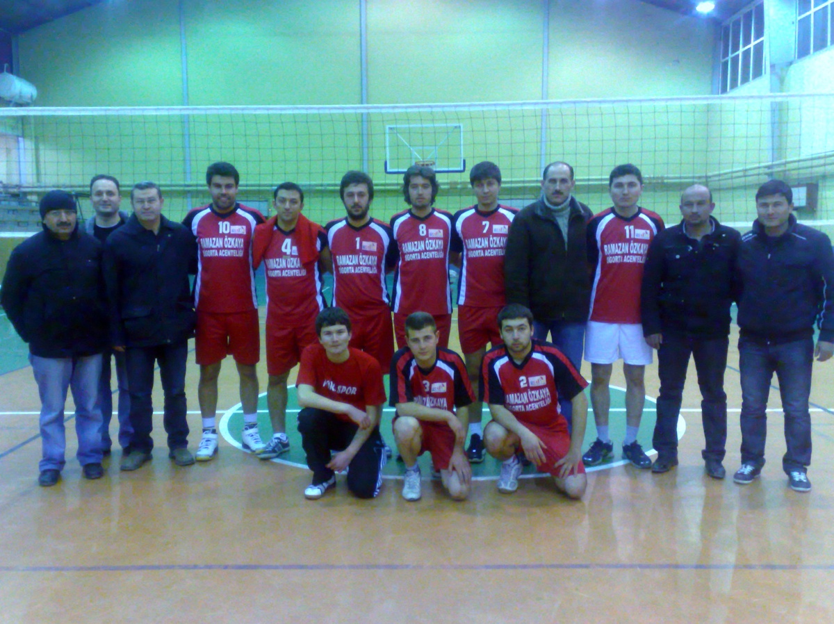 Gediz Muhipler Fatih Spor Voleybol Takımı Simav Genç Yurdu\'nu 3-1 Yendi