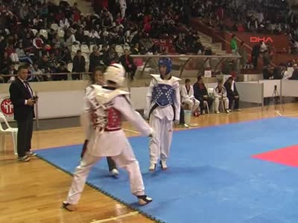 Gençler Tekvando Şampiyonası Başladı