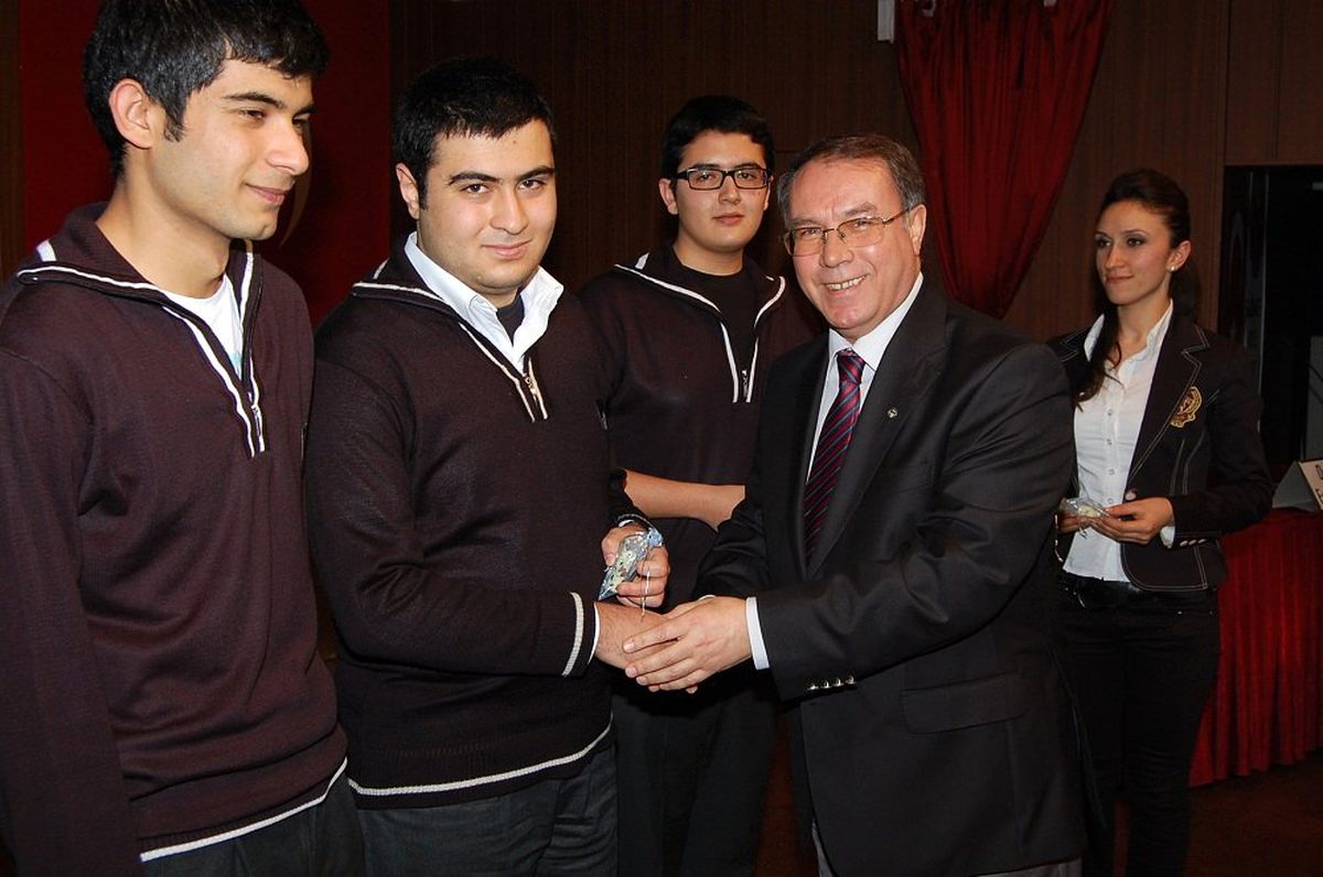 GKV\'li Başarılı Öğrencilere Ödül