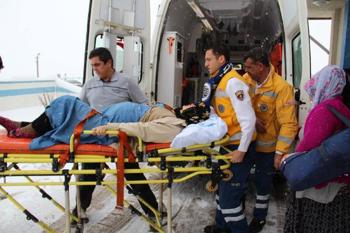 Hamilenin Sancısı Tutunca, Köy Yolu Dozerle Açıldı