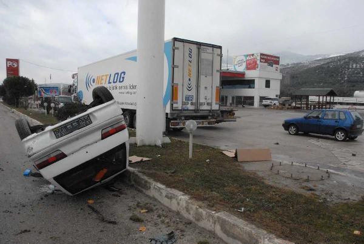 Hatalı Sollama Kazasında Yaralanan Alkollü Sürücü Hastaneden Kaçtı